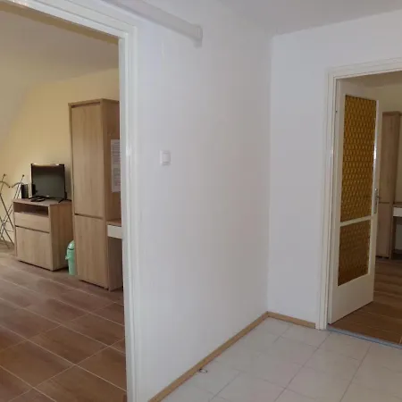 Hold-on Guest house *
