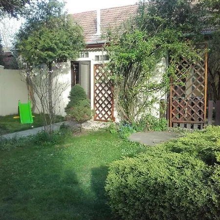 Hold-on Guest house