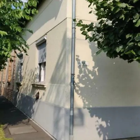 Hold-on Guest house *